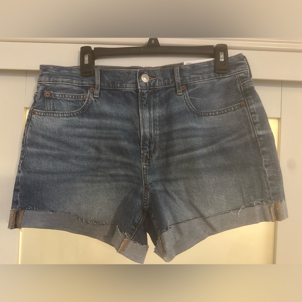 American Eagle 4” Perfect Short Strigid fit NWT